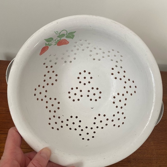 Vintage Teleflora 1983 Strawberry Country Kitchen Strainer Drainer Colander 8'' - Picture 7 of 11